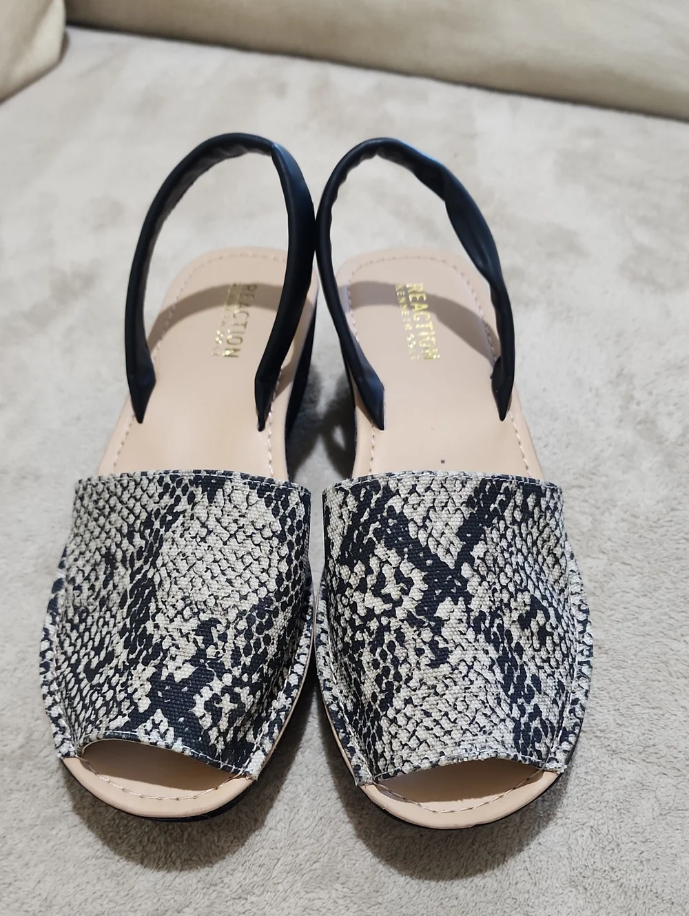 NWT.Kenneth Cole Reaction Black & Cream Snake-Print Wedge Slingback